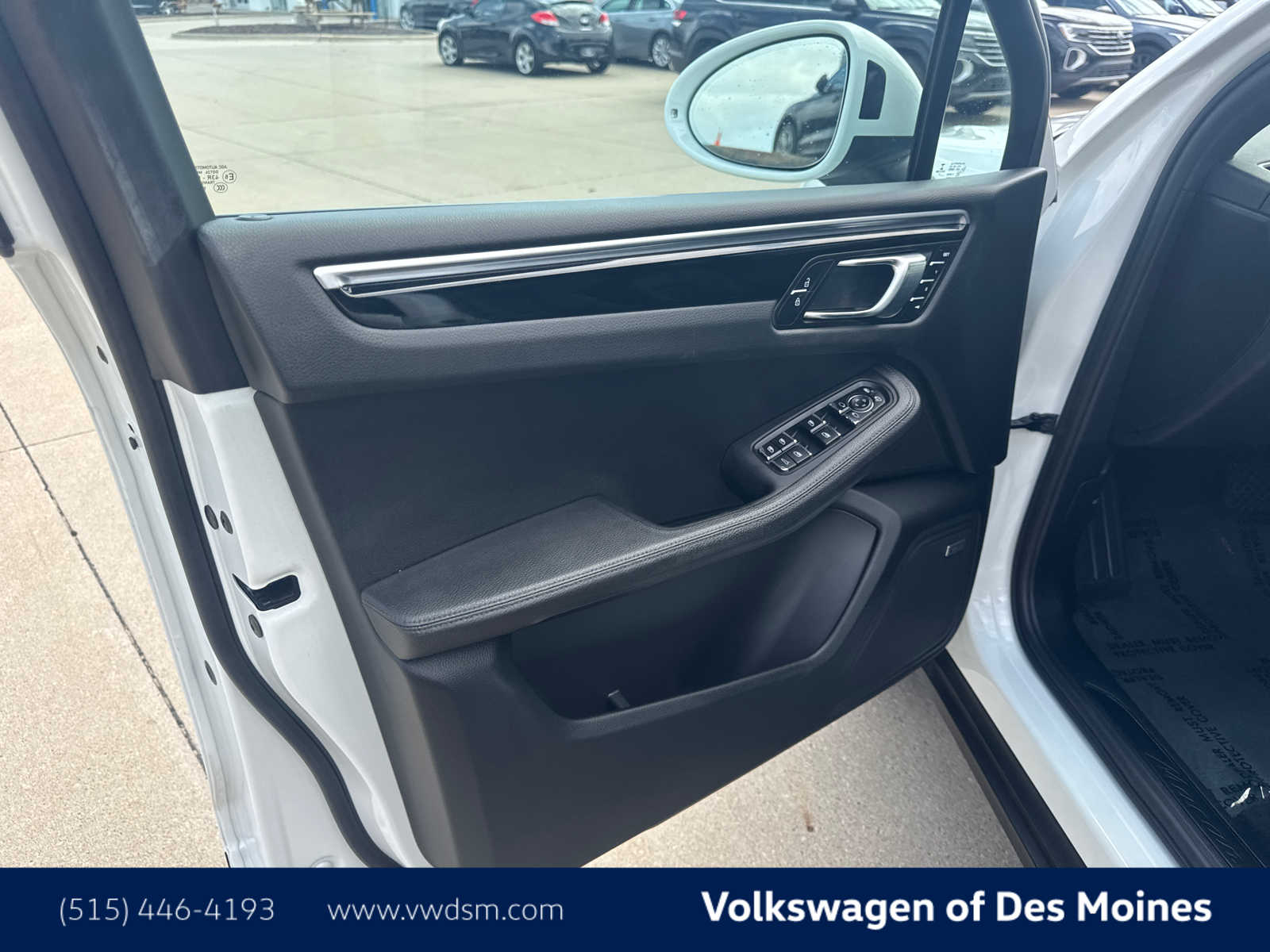 2021 Porsche Macan Base photo 18