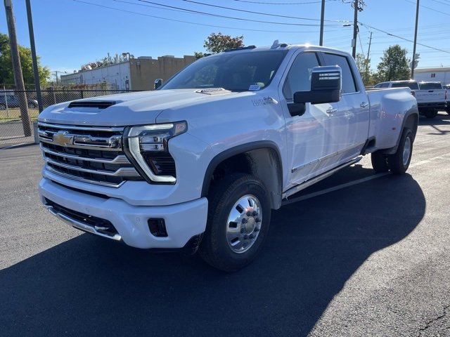 2026 Chevrolet Silverado 3500HD High Country photo 3
