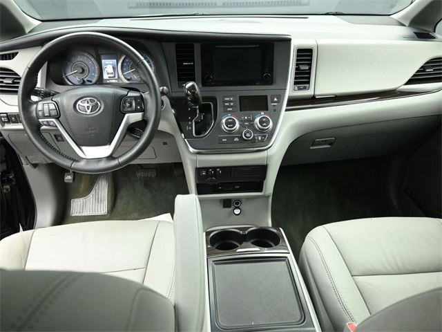 2017 TOYOTA SIENNA - Image 20