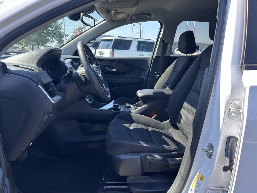 2022 Gmc Terrain SLE photo 2