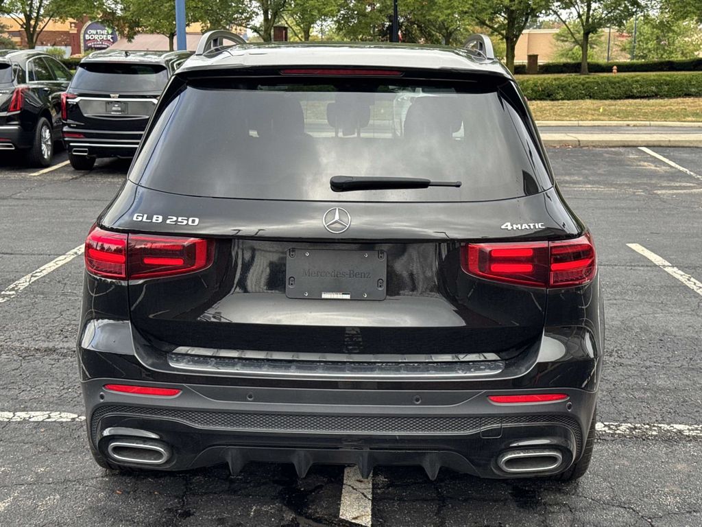 2024 Mercedes Benz GLB 250 4MATIC photo 3