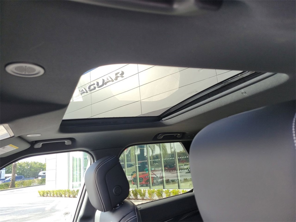 2025 Land Rover Discovery S photo 25