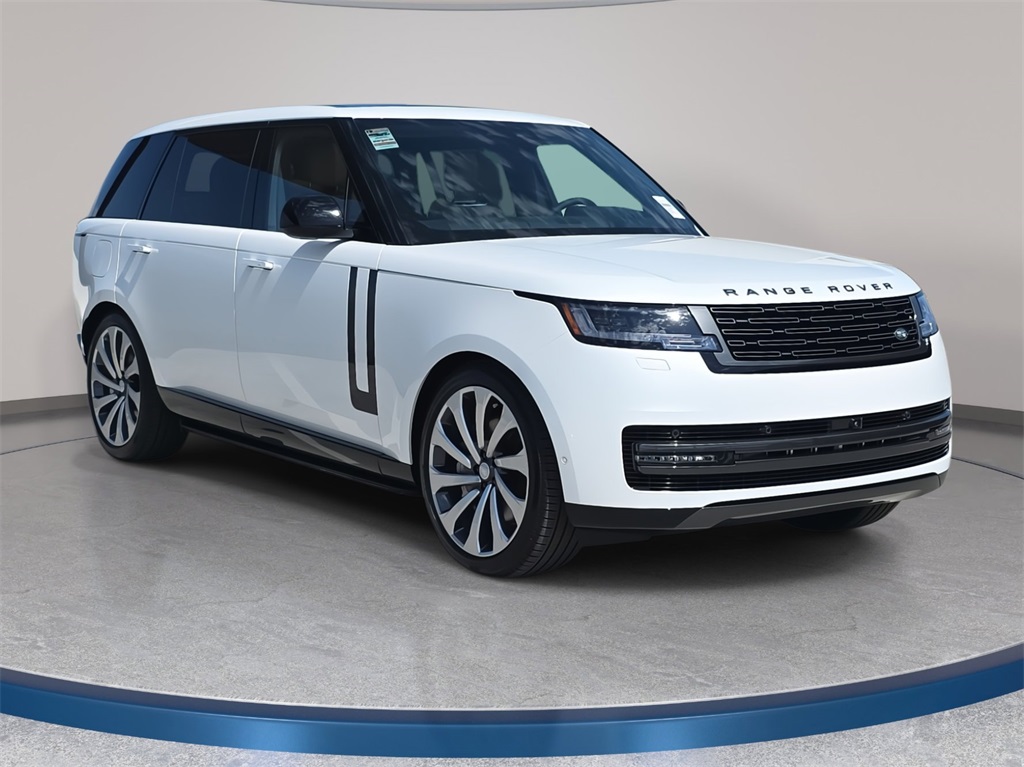2025 Land Rover Range Rover SE photo 3
