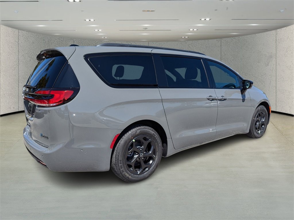 2025 Chrysler Pacifica Hybrid S Appearance photo 4