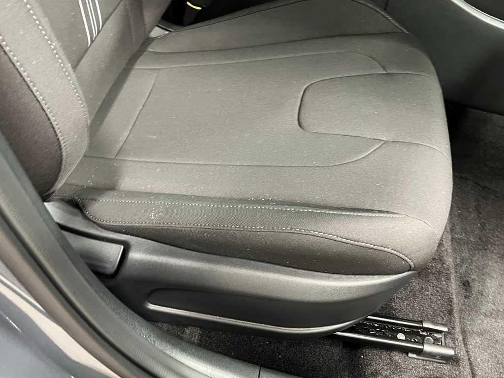 2025 Hyundai Elantra SEL Sport photo 17