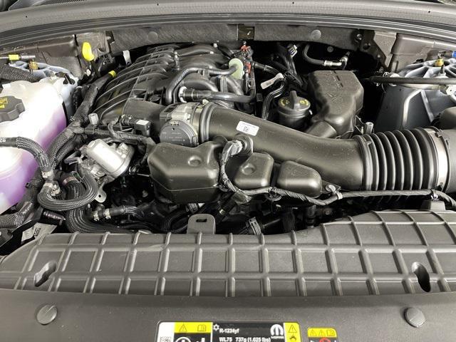 2025 Jeep Grand Cherokee Overland photo 4