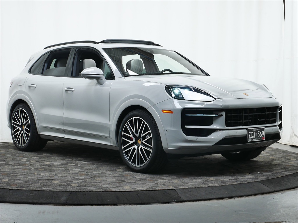 2024 Porsche Cayenne S photo 9