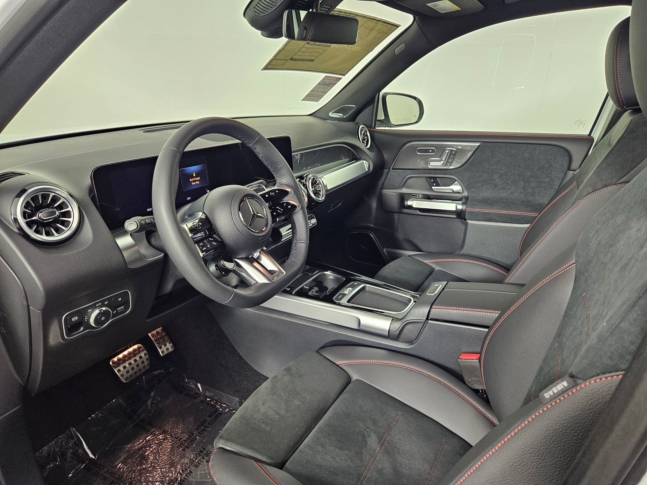 2025 Mercedes Benz GLB AMG 35 4MATIC photo 9