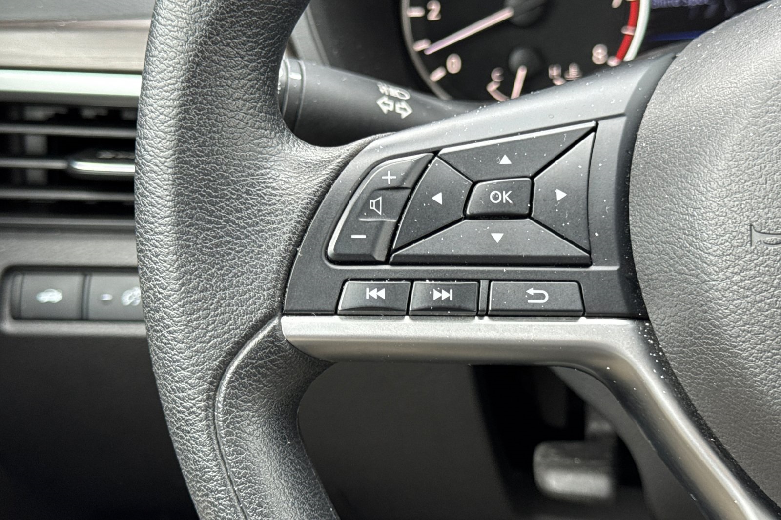 2024 Nissan Altima 2.5 SV photo 27