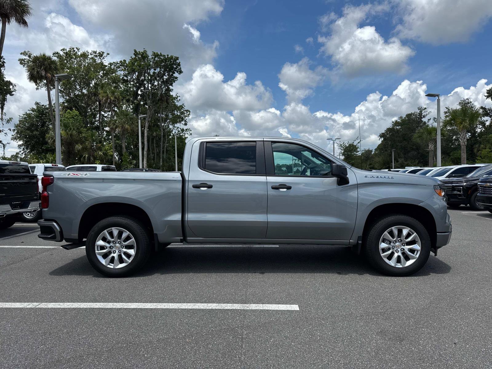 2025 Chevrolet Silverado 1500 Custom photo 2