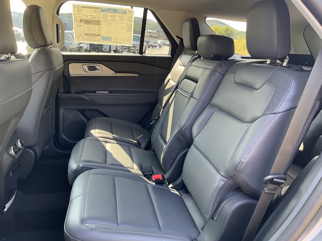 2025 Ford Explorer photo 17