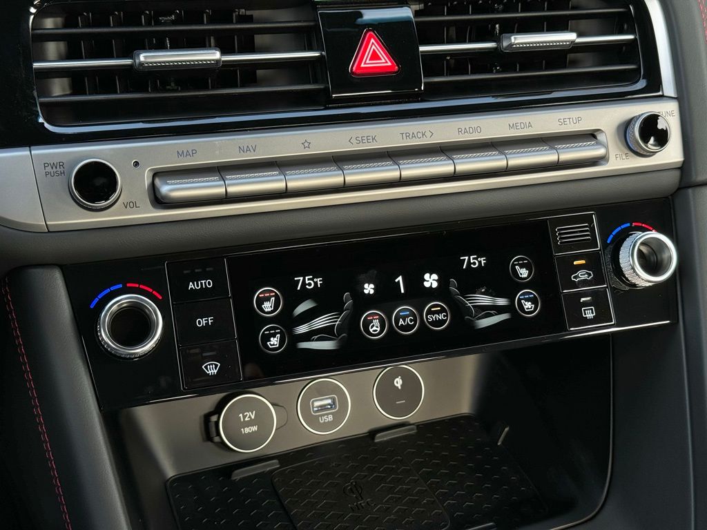 2025 Genesis G70 3.3T Sport Advanced photo 32