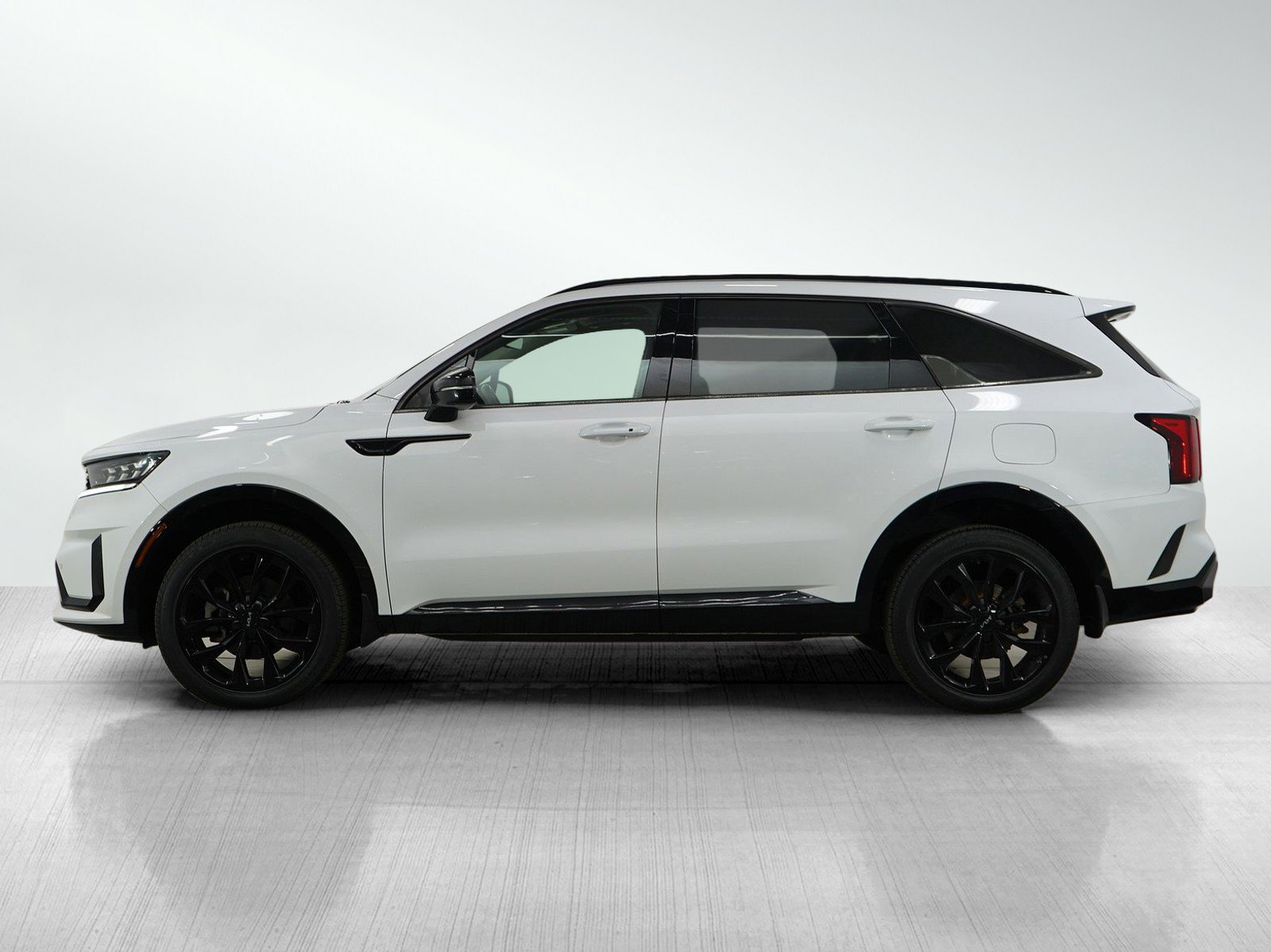 Used 2022 Kia Sorento EX with VIN 5XYRHDLF0NG102259 for sale in Minneapolis, Minnesota