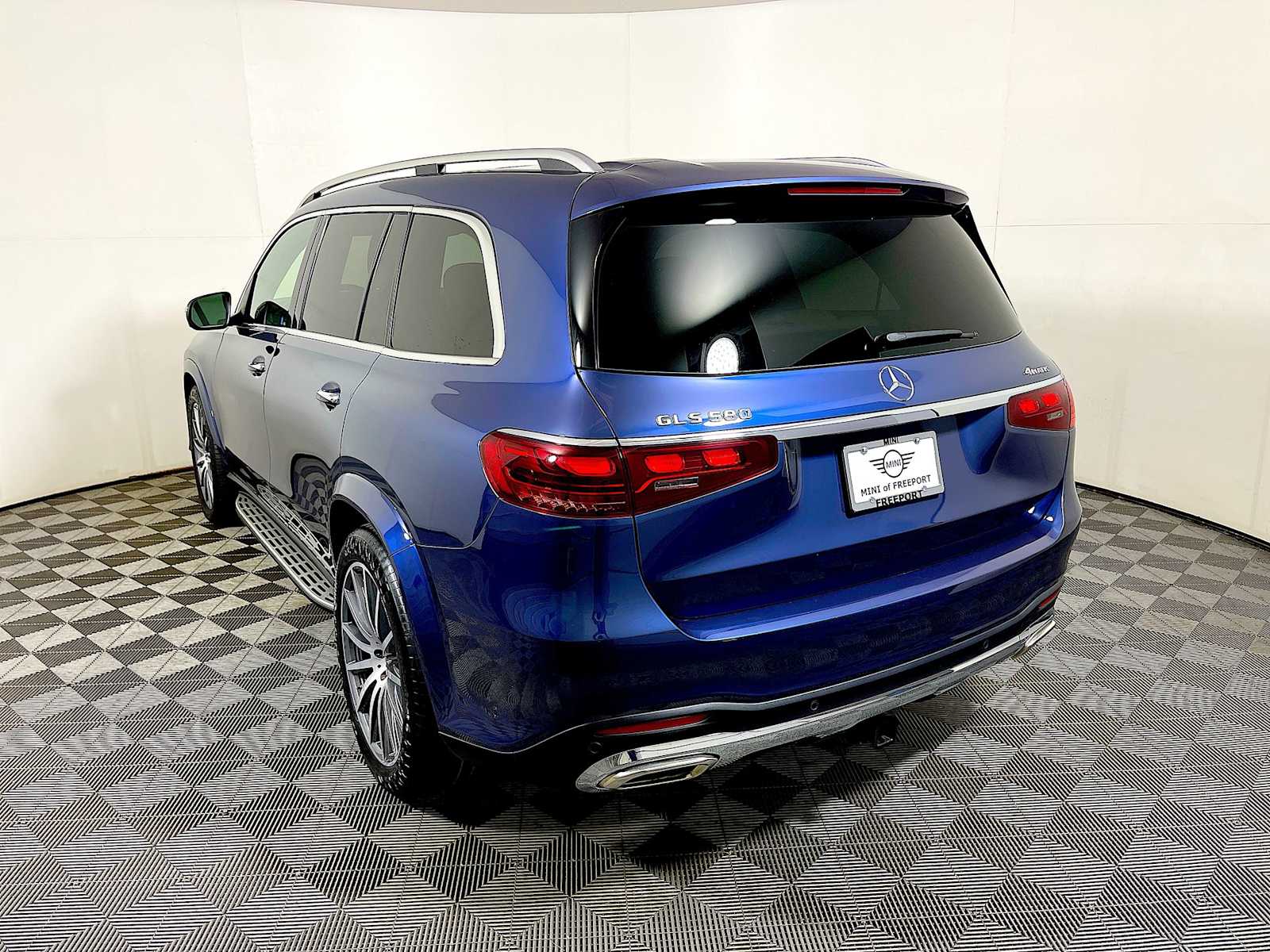 2024 Mercedes Benz GLS 580 4MATIC photo 5