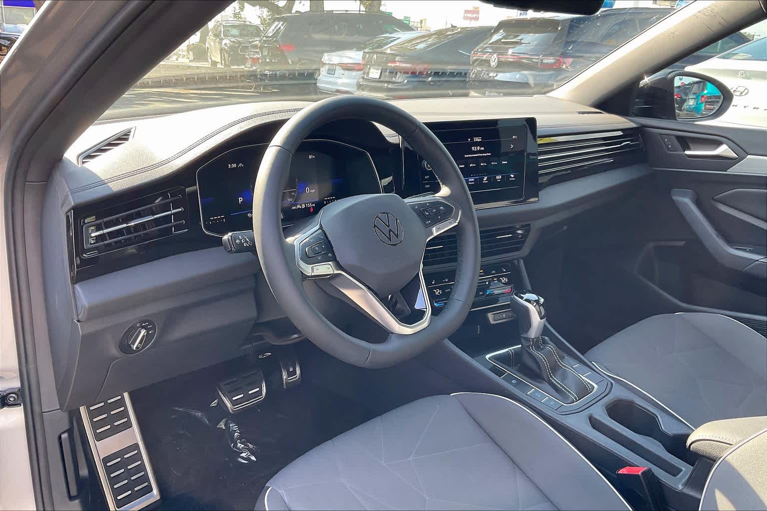 2025 Volkswagen Jetta 1.5T Sport photo 8