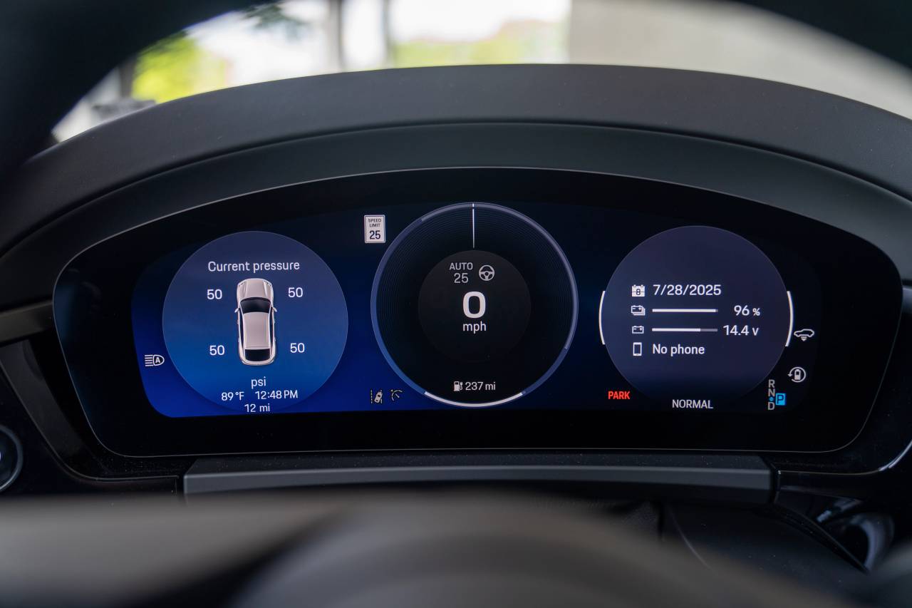 2025 Porsche Macan Turbo Electric photo 17