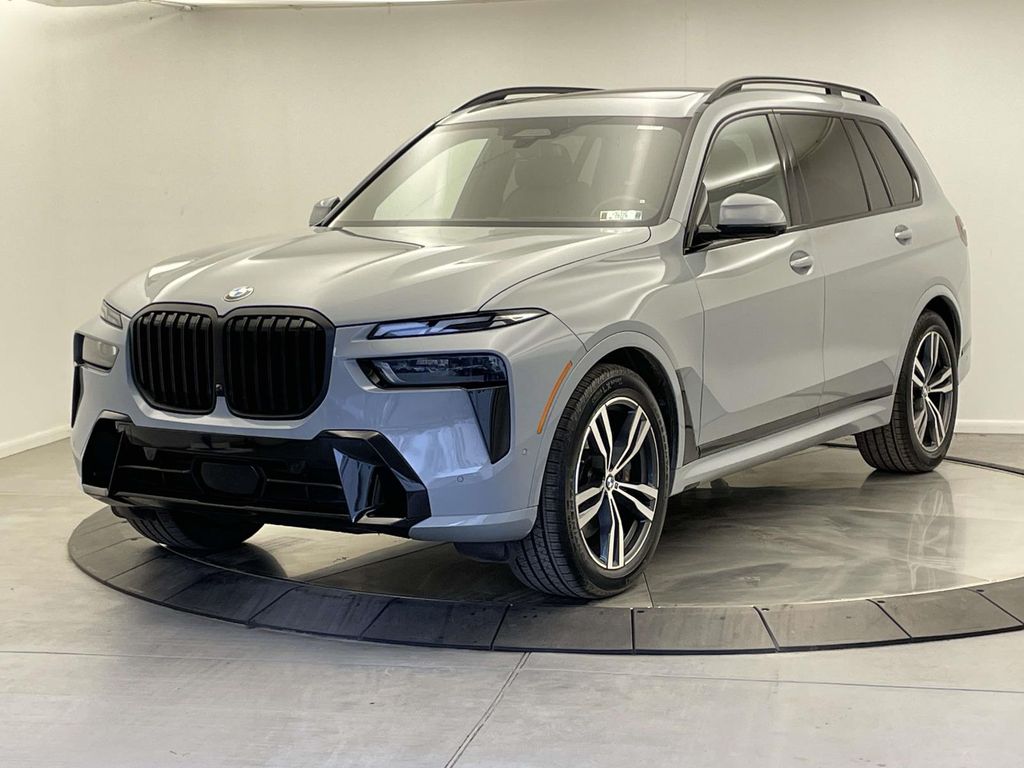 2024 BMW X7 40i's photo