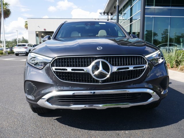 2025 Mercedes Benz GLC 300 photo 2