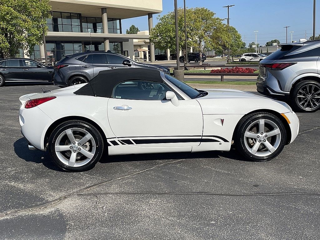 2008 Pontiac Solstice Base photo 2