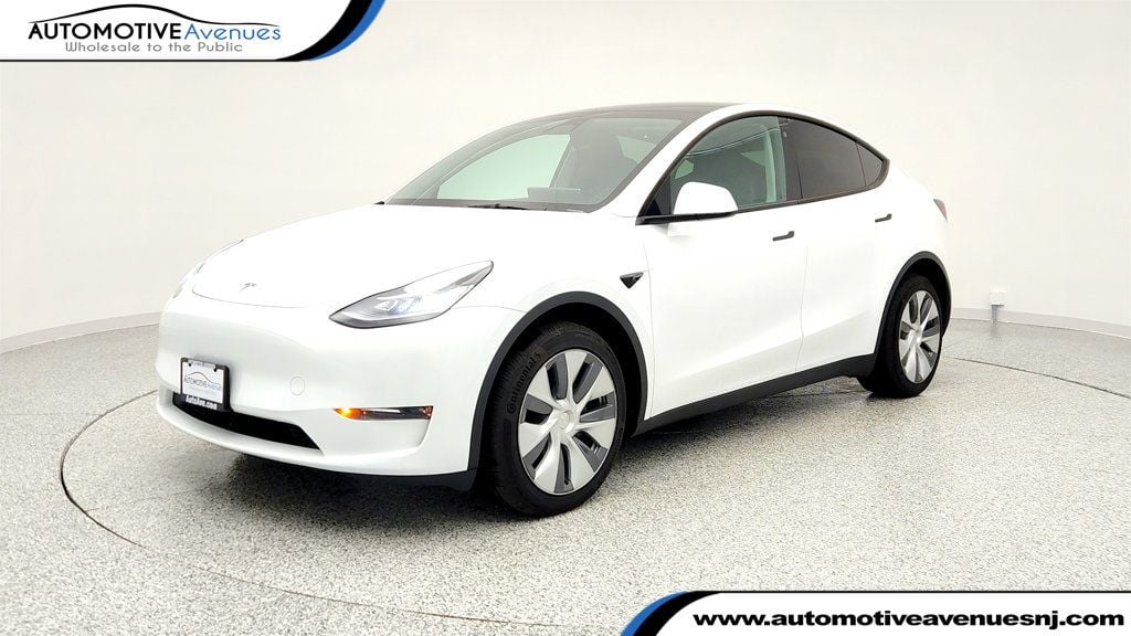 2023 Tesla Model Y Long Range's photo