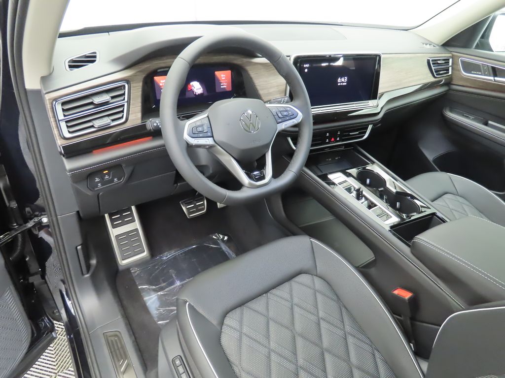 2026 Volkswagen Atlas SEL Premium R-Line photo 9
