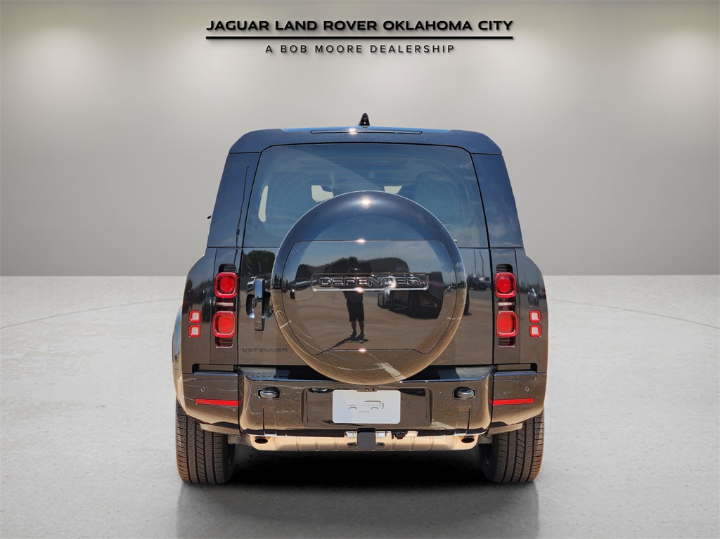 2025 Land Rover Defender 130 X-Dynamic SE photo 5