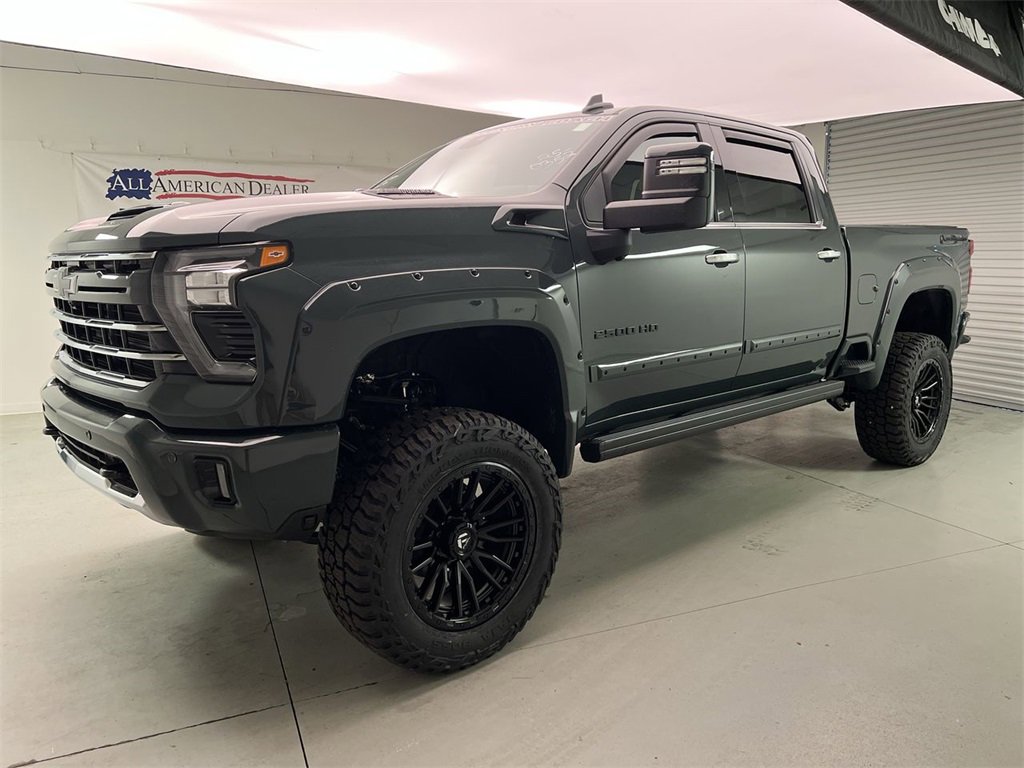 2025 Chevrolet Silverado 2500HD LTZ photo 4