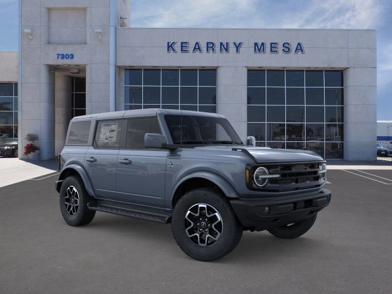 2025 Ford Bronco Outer Banks photo 3