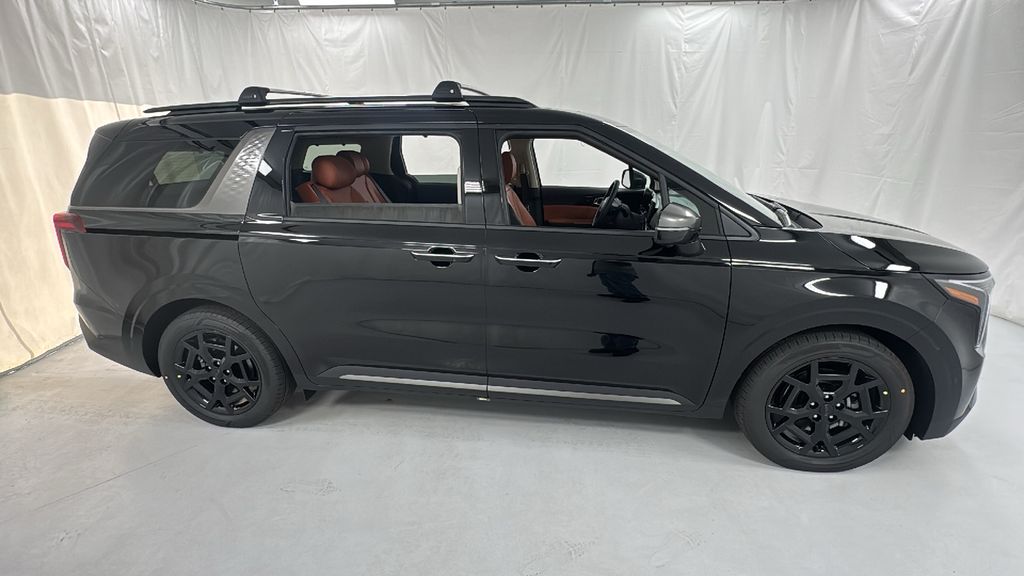 2026 Kia Carnival SX Prestige photo 2