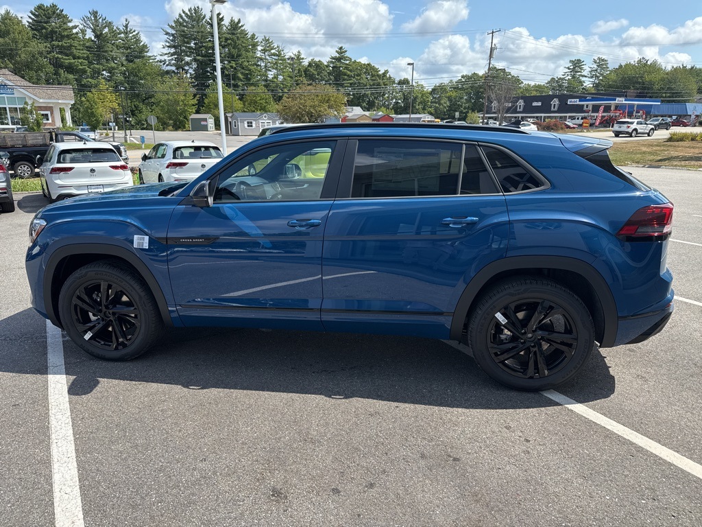 2026 Volkswagen Atlas Cross Sport SEL R-Line photo 5