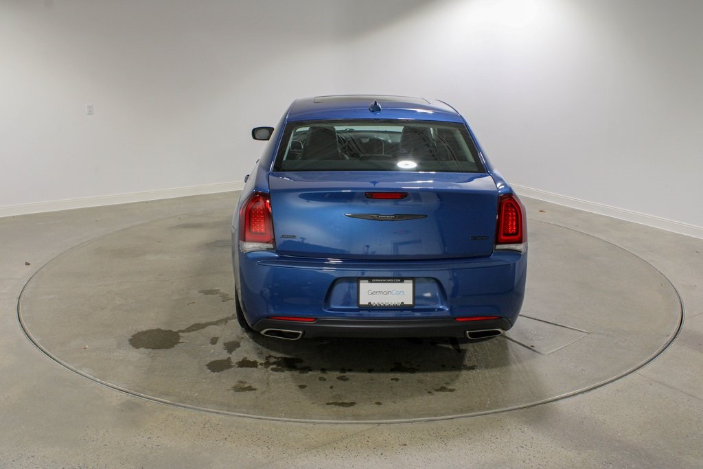 2020 Chrysler 300 Touring photo 4