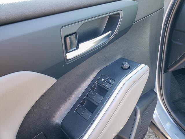 2022 Toyota Highlander XLE photo 10