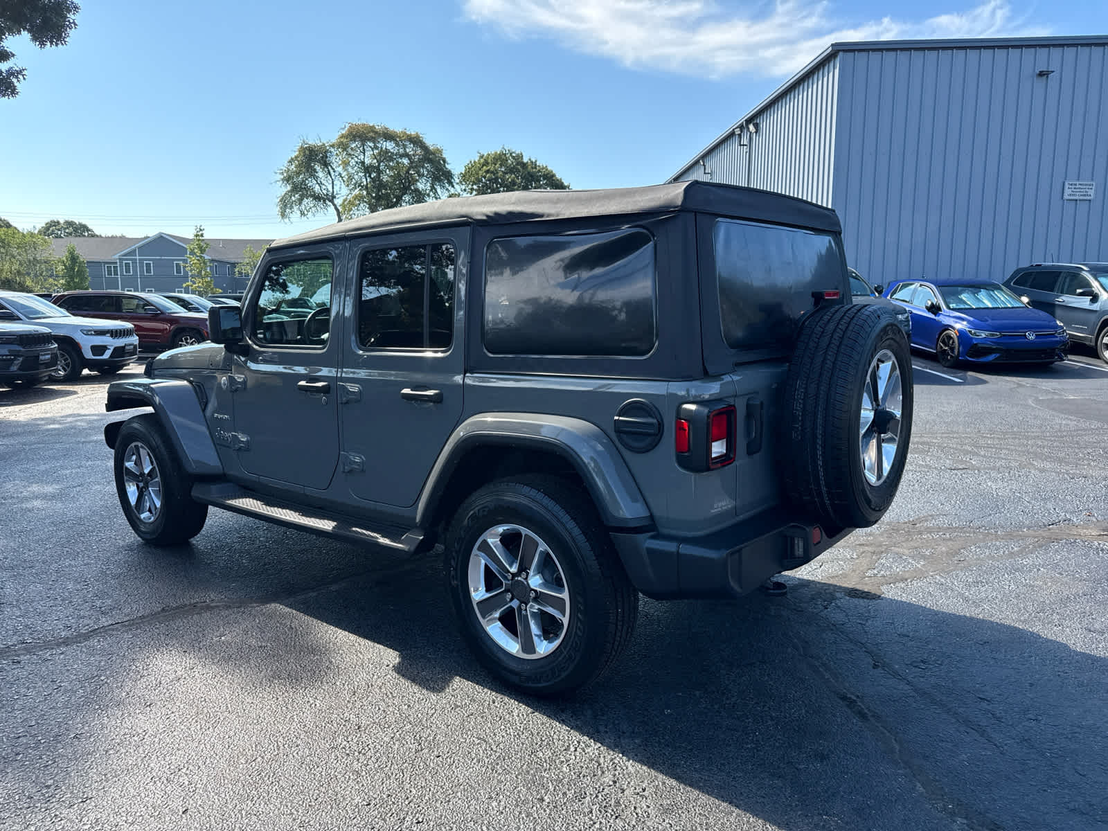 2023 Jeep Wrangler Sahara photo 5