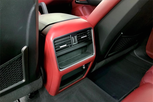 2022 Porsche Cayenne Platinum Edition photo 20