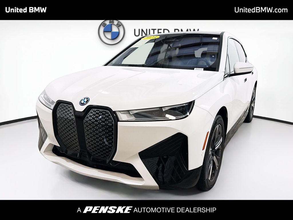 2023 BMW iX Base's photo