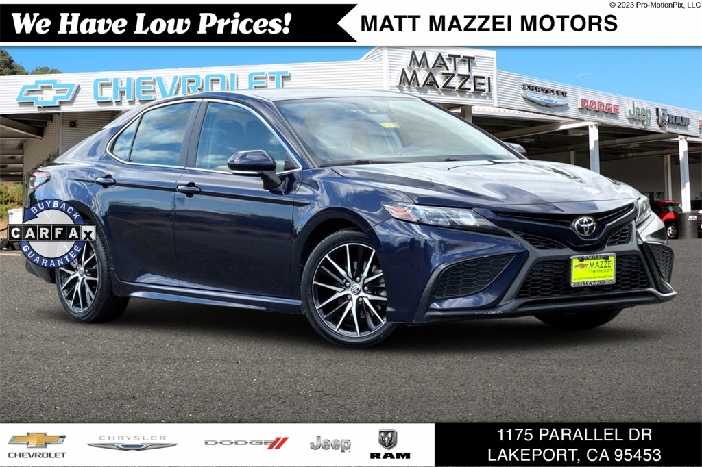 2022 Toyota Camry SE's photo