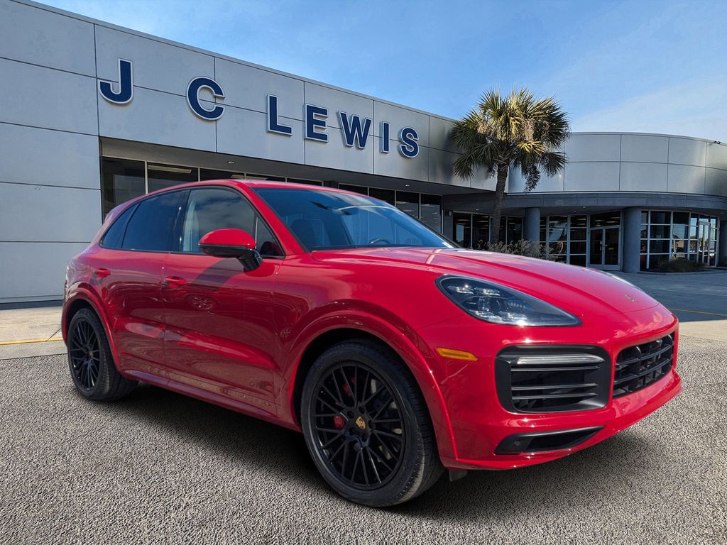 2021 Porsche Cayenne GTS's photo