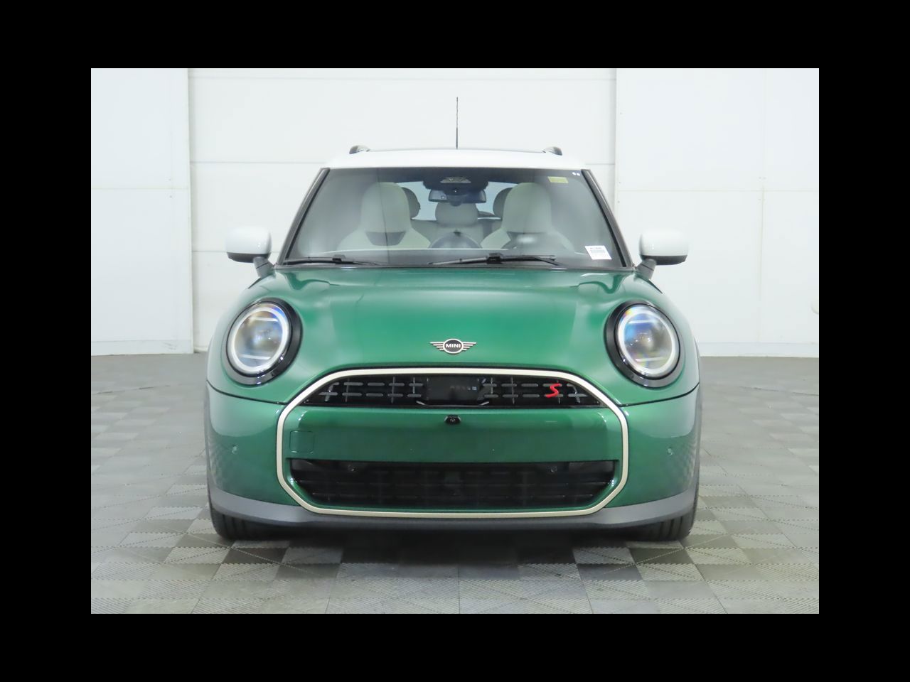 2026 Mini Cooper Hardtop S 4 Door Iconic photo 2