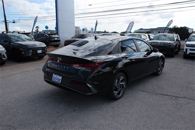 2025 Hyundai Elantra SEL Sport photo 3