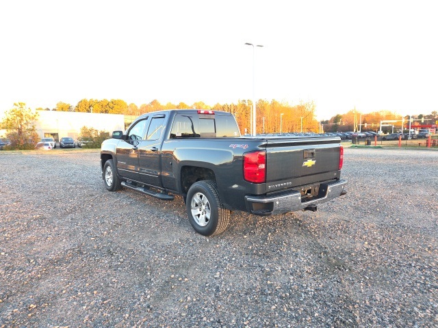 2017 Chevrolet Silverado 1500 LT photo 4