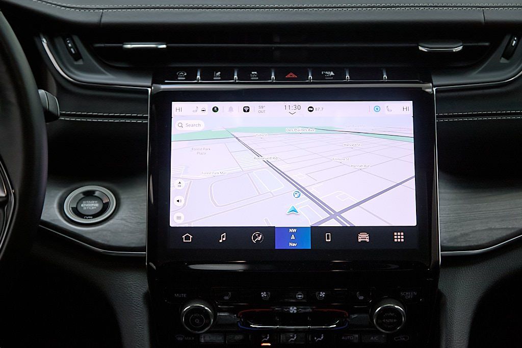 2022 JEEP GRAND CHEROKEE L - Image 32