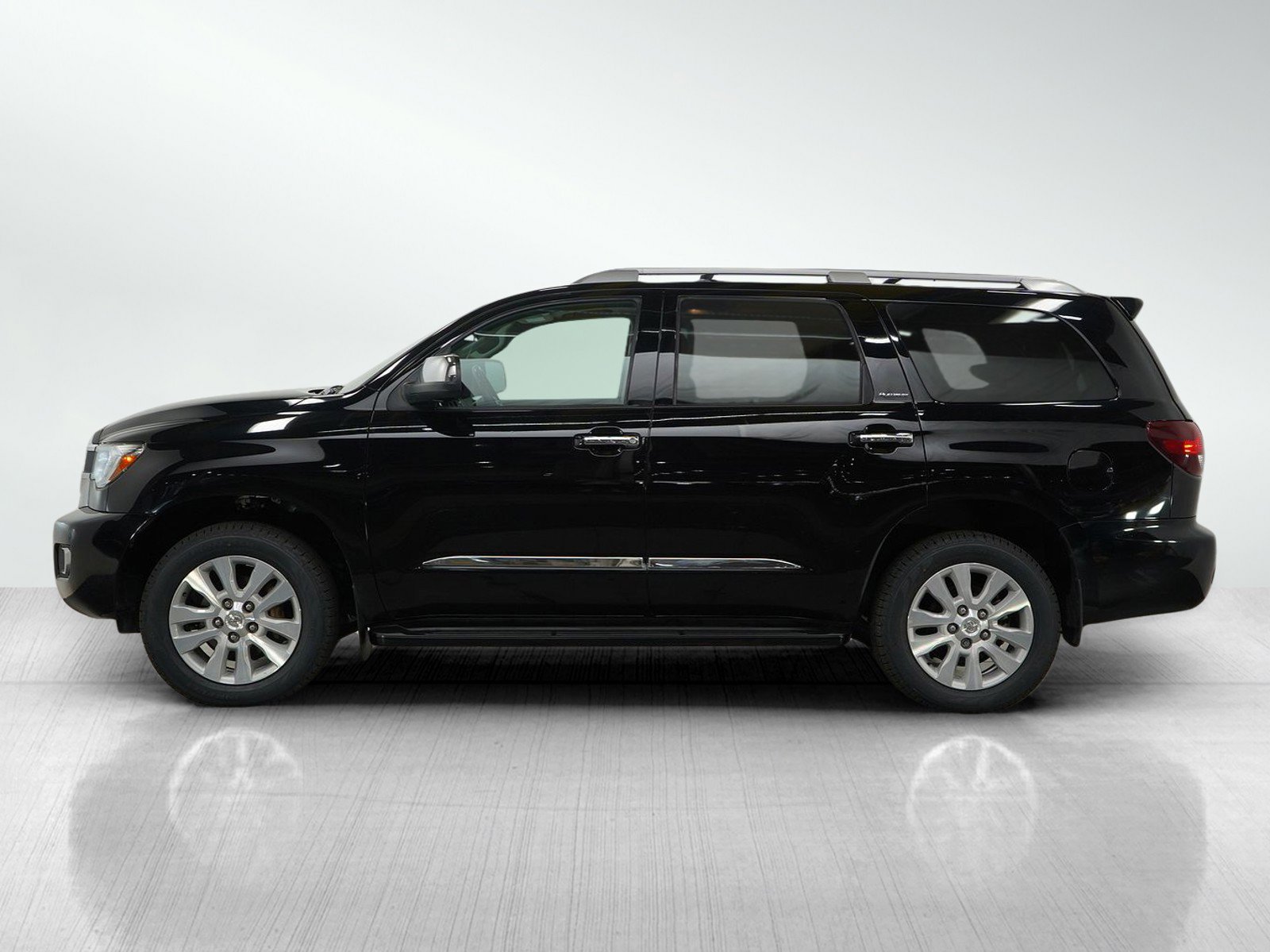 Used 2022 Toyota Sequoia Platinum with VIN 5TDGY5B14NS189203 for sale in Bloomington, Minnesota