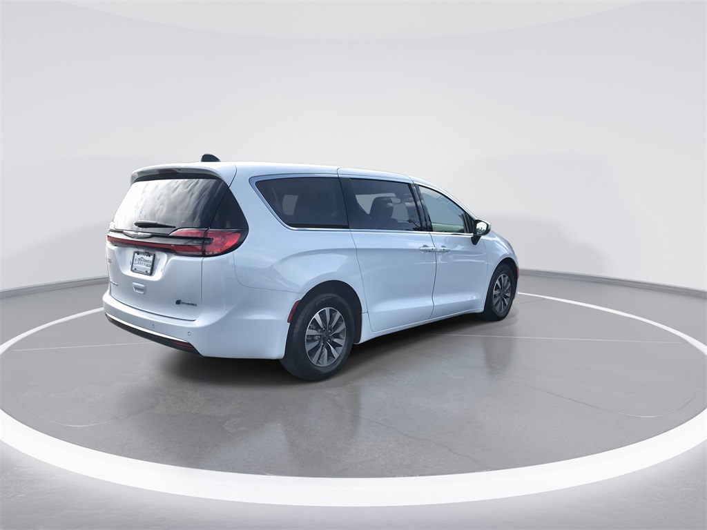 2023 Chrysler Pacifica Hybrid Touring L photo 8