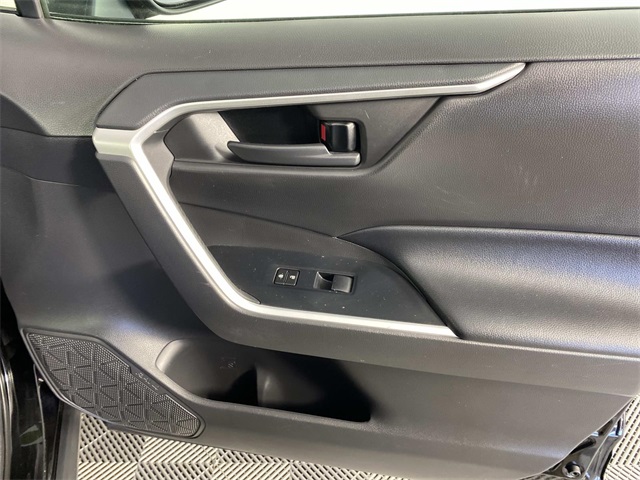 2021 Toyota RAV4 LE photo 22
