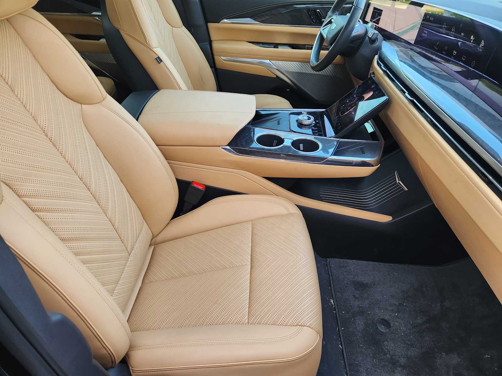 2025 Cadillac Escalade IQ Luxury photo 8
