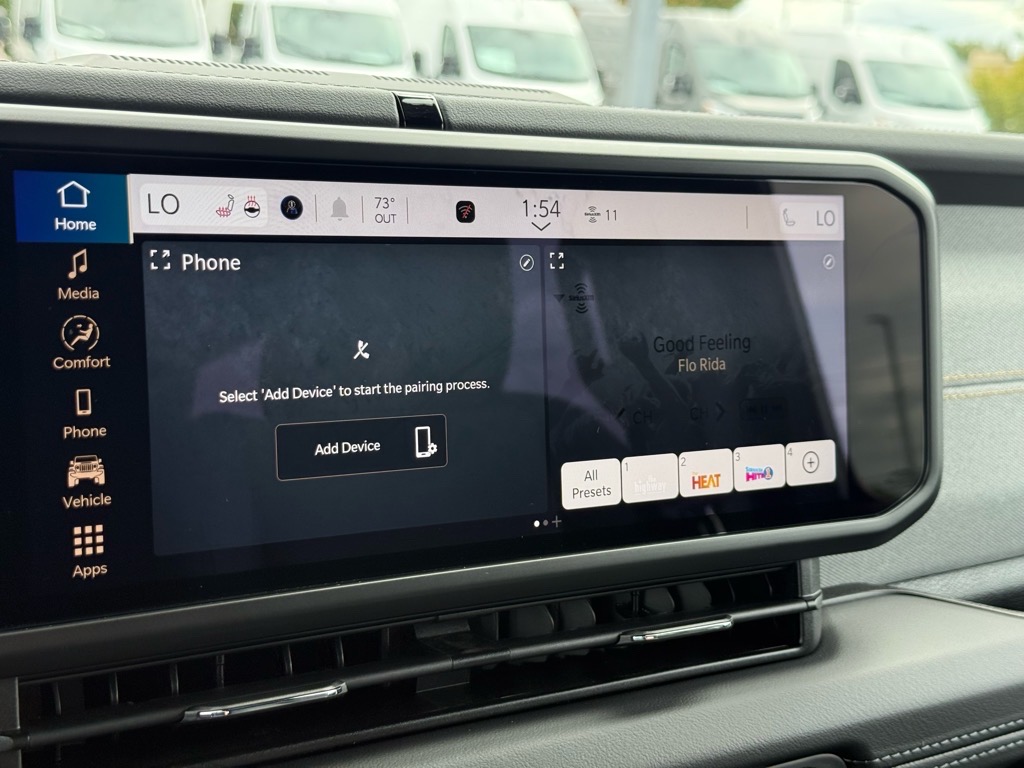 2025 Jeep Wrangler Sahara photo 4