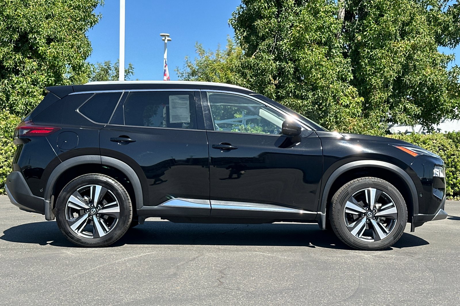 2021 Nissan Rogue Platinum photo 3