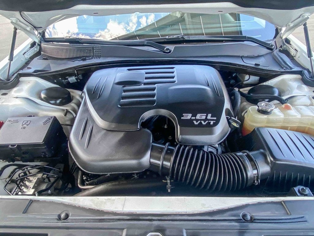 2021 Chrysler 300 Touring photo 25