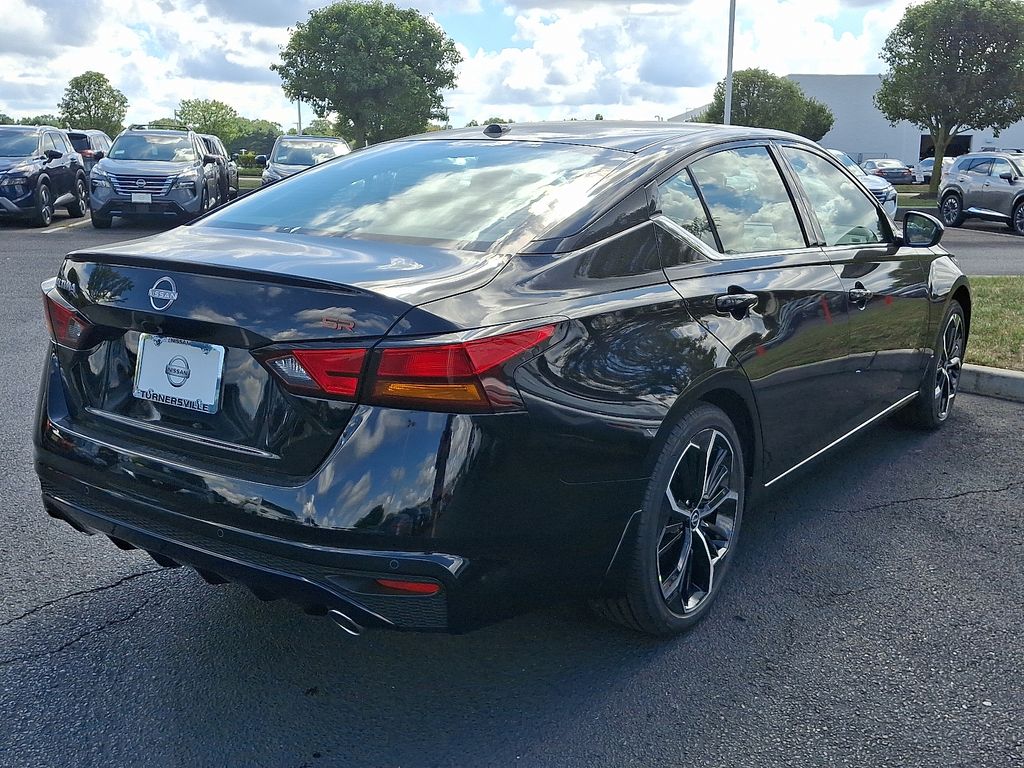 2025 Nissan Altima 2.5 SR photo 4