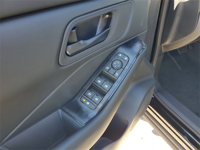 2026 Nissan Rogue S photo 4